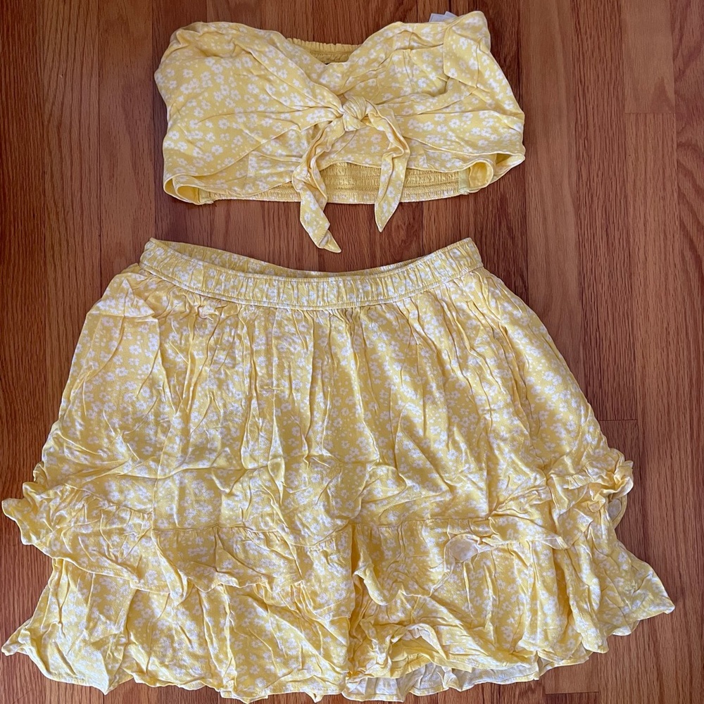 Abercrombie & Fitch Floral/Polka Dot Yellow Skirt Set - Size Small